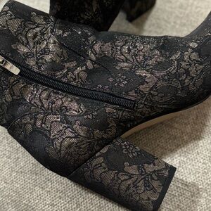 Women’s Marc Fisher Calf Boots Black Gold Lace Booties SZ 11 M Heels Fabric